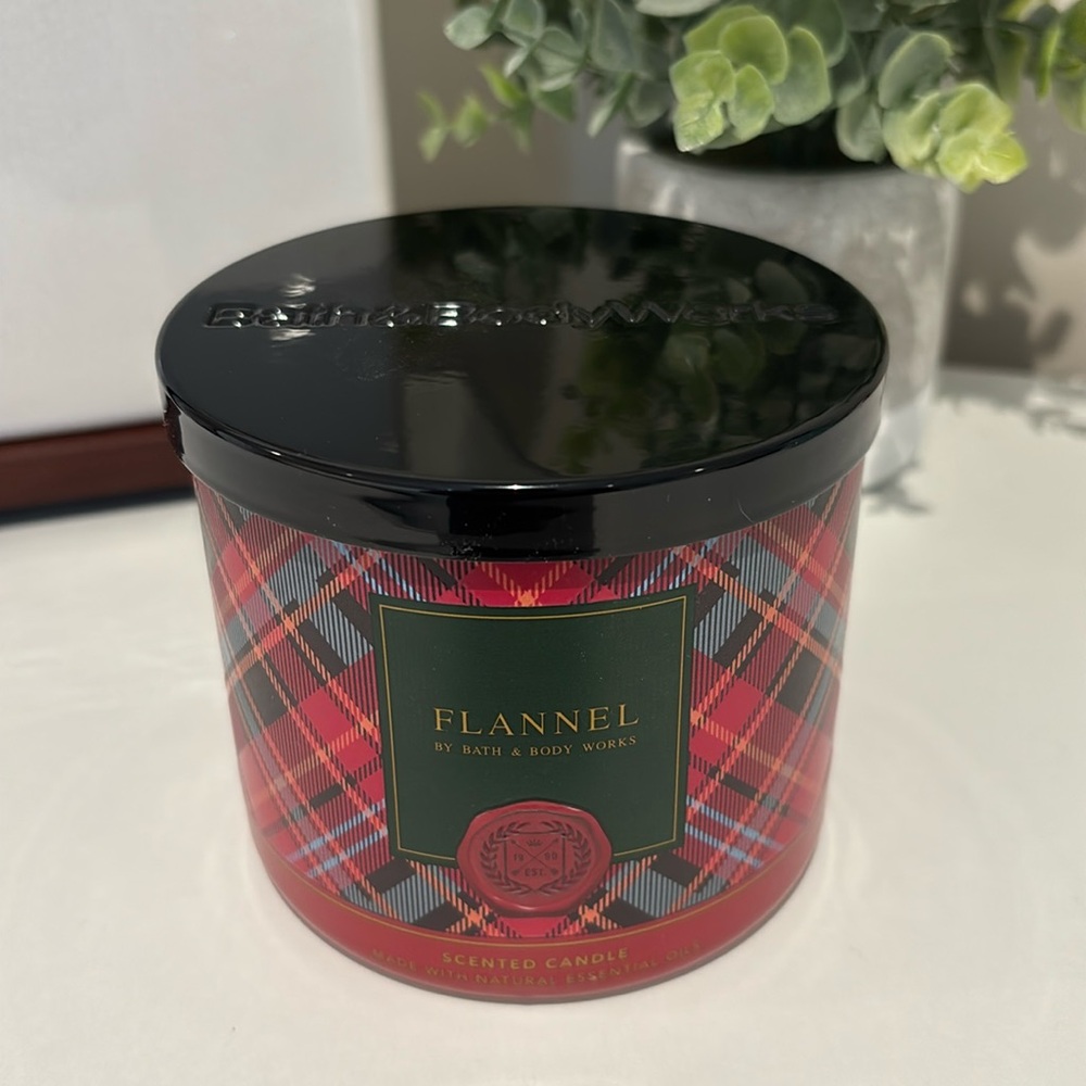 Bath & Body Works 3-wick Flannel candle NWT